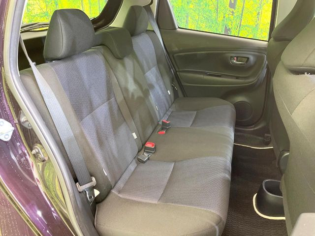 後部座席も気になるようなキズ・汚れやへたり等、大きなダメージはなく、良好な状態です。