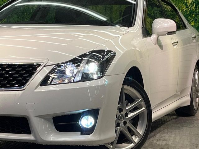 【HIDヘッドライト】非常に明るく前方を照らしてくれるので、悪天候や夜間の走行時も視界良好で安心してお乗りいただけます。