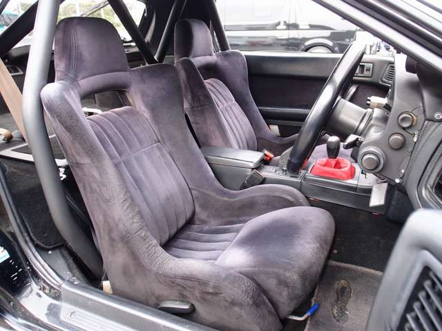 �󏭉��l�̍����A���t�B�j��p�V�[�g�B�����ڗ��悤�ȎC���������܂���B���Îs��ł����l�ɂĎ������Ă���V�[�g���f���ƂȂ�܂��B����]�ɉ�����RECARO���Ȃǂ̃X�|�[�c�V�[�g�ɕύX���\�ł�