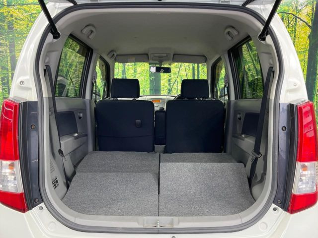 後席を格納すると、これだけの広さが!シーンに合わせたシートアレンジで、大きな荷物も積むことが出来ます♪