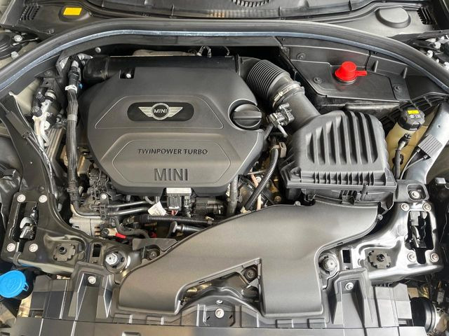 ●当店では、各メーカーの専用診断テスターを導入。国家資格を持つテクニカルスタッフも常駐しておりますので、万が一の際にも安心してご利用いただけます。