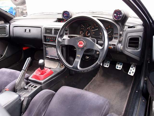 �������Y��Ƀ��[���N���[�j���O�ς݂ƂȂ�܂��B���΂��̌��ȏL����F���܂̏L����������܂���B����]�ɉ�����RECARO���Ȃǂ̃X�|�[�c�V�[�g�ɕύX���\�ł��B���C�y�ɂ����k�������܂�