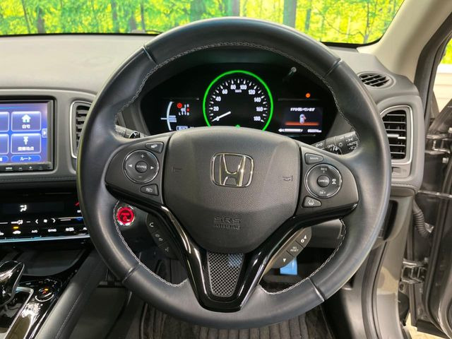 【ホンダセンシング】走行中に前方の車両等を認識し、衝突しそうな時は警報とブレーキで衝突回避と被害軽減をアシスト。より安全にドライブをお楽しみいただけます。