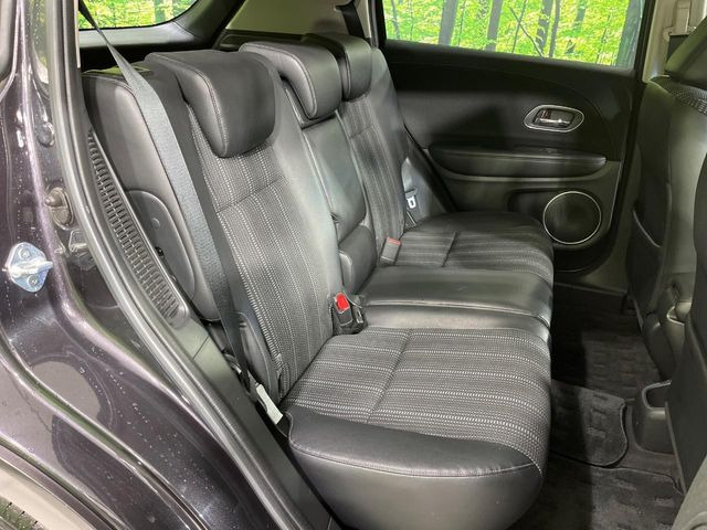 後部座席も気になるようなキズ・汚れやへたり等、大きなダメージはなく、良好な状態です。