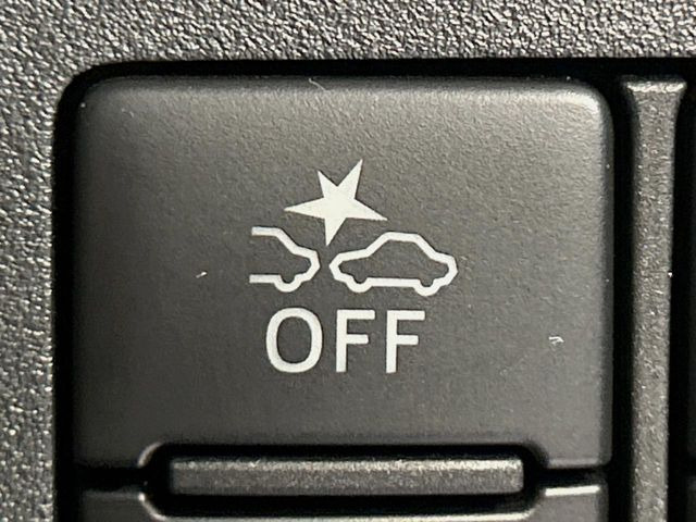 【スマートアシスト】走行中に前方の車両等を認識し、衝突しそうな時は警報とブレーキで衝突回避と被害軽減をアシスト。より安全にドライブをお楽しみいただけます。