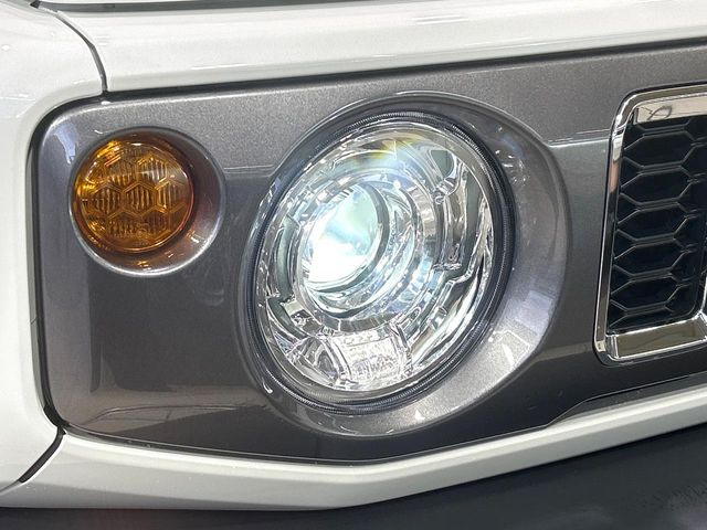 �yLED�w�b�h���C�g�z���V����ԑ��s�����ǍD�Ȏ��E���m�ۂ����S���ĉ^�]�ł��鍂�P�xLED�w�b�h���C�g�𑕔�!�_�����x�������A����d�͂��}�����Ă��܂��B