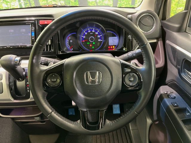 �y�����v�����X�e�A�����O�z�㎿�Ȋv���g�p���邱�ƂŁA��ɂ����������݂ƂĂ��^�]���₷���n���h���ł���