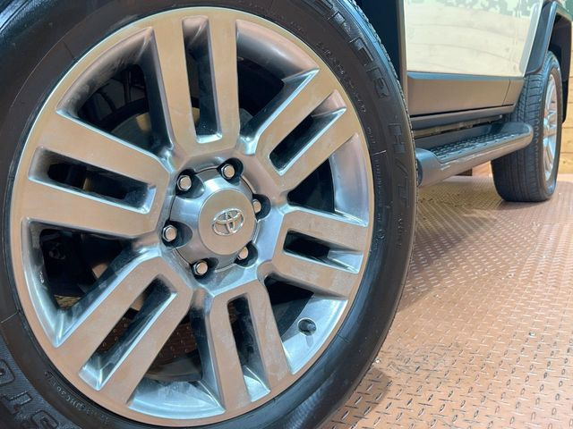 �y����20�C���`�A���~�z�C�[���z�O�ςɃ}�b�`���������A���~�z�C�[���𑕒����Ă���܂��B�e��ЊO�A���~�z�C�[����A�X�^�b�h���X�^�C�����戵�����Ă���܂��B���񂲑��k����������