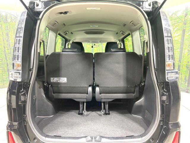 普段のお買い物や通勤、送迎等に十分な荷室スペースを確保しております。セカンドシートを倒すと、大きな荷物の積載も可能です♪