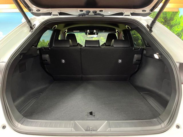 積み下ろしのしやすいデッキにはたっぷりと荷物を積み込んでいただけます。遊びから仕事まで、様々なシーンで頼れます♪