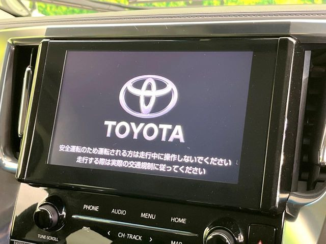 【メーカー純正ナビ】インテリアに溶け込むスタイリッシュな「専用設計」メーカーナビを装備♪視認性や操作性など基本性能にも優れ、より上質なカーライフをお楽しみいただけます。