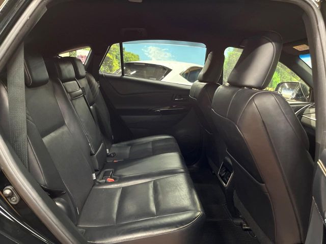 後部座席も気になるようなキズ・汚れやへたり等、大きなダメージはなく、良好な状態です。