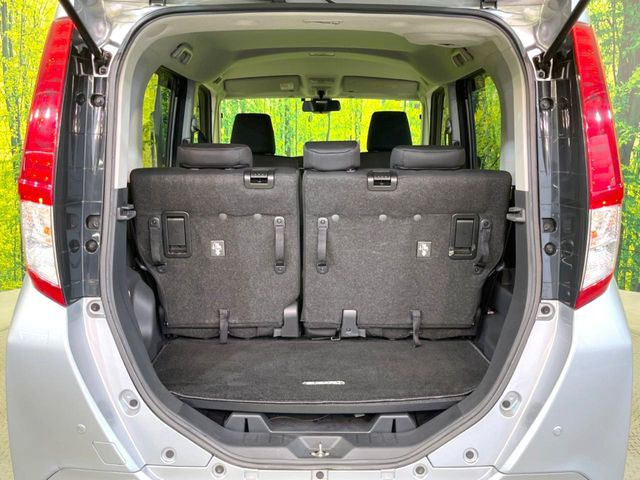 普段のお買い物や通勤、送迎等に十分な荷室スペースを確保しております。セカンドシートを倒すと、大きな荷物の積載も可能です♪