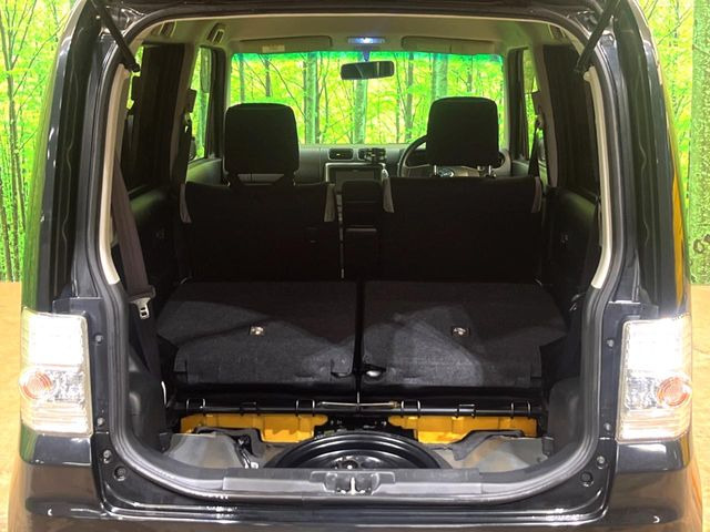 ���i�̂���������ʋ΁A���}���ɏ\���ȉ׎��X�y�[�X���m�ۂ��Ă���܂��B�Z�J���h�V�[�g��|���ƁA�傫�ȉו��̐ύڂ��\�ł���