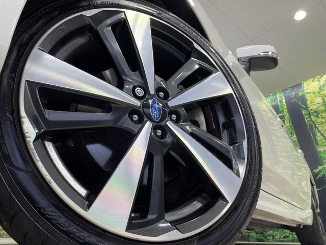 �y����18�C���`�A���~�z�C�[���z�O�ςɃ}�b�`���������A���~�z�C�[���𑕒����Ă���܂��B�e��ЊO�A���~�z�C�[����A�X�^�b�h���X�^�C�����戵�����Ă���܂��B���񂲑��k����������