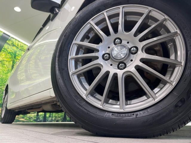 【15インチアルミホイール】外観にマッチしたアルミホイールを装着しております。各種アルミホイールや、スタッドレスタイヤも取扱いしております。是非ご相談ください♪