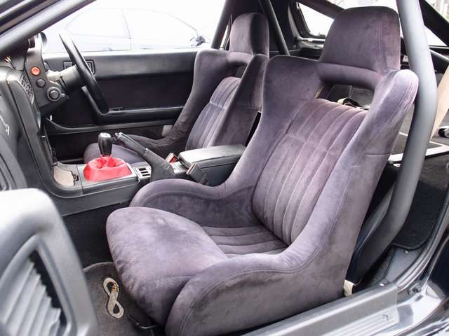 �󏭉��l�̍����A���t�B�j��p�V�[�g�B�����ڗ��悤�ȎC���������܂���B���Îs��ł����l�ɂĎ������Ă���V�[�g���f���ƂȂ�܂��B����]�ɉ�����RECARO���Ȃǂ̃X�|�[�c�V�[�g�ɕύX���\�ł�