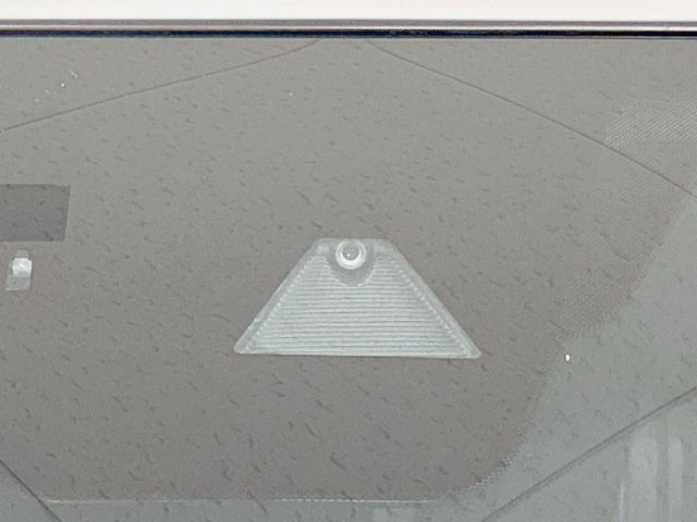 �yi-ACTIVESENSE�z���s���ɑO���̎ԗ�����F�����A�Փ˂������Ȏ��͌x��ƃu���[�L�ŏՓˉ���Ɣ�Q�y�����A�V�X�g�B�����S�Ƀh���C�u�����y���݂��������܂��B