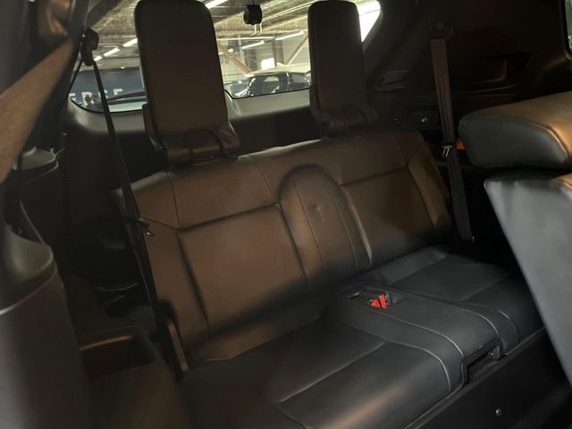 3列目シートはもちろん状態良好☆大人でもゆったりと座って頂けますので、大人数でのお出かけもラクラクです♪ご家族で、気の知れた仲間で、ドライブに行くのが楽しみですね♪