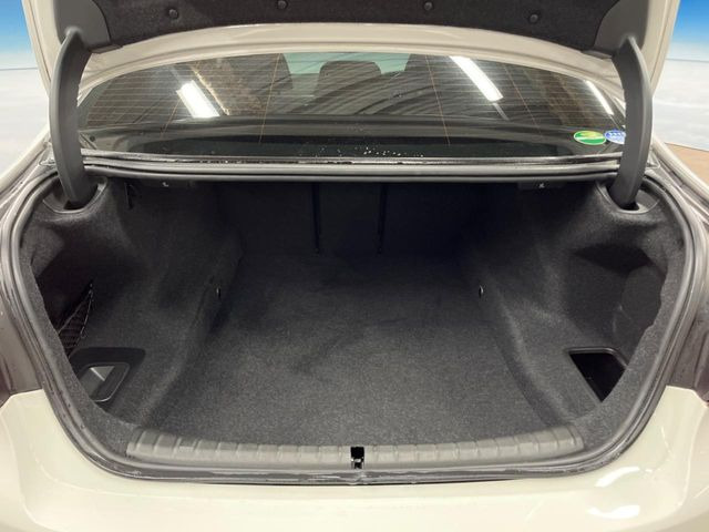 ●トランクルーム:趣味が広がる収容スペース!これだけの広さがあればお買い物やレジャーなどにも最適です!使用感も少なくきれいな状態を維持しております。