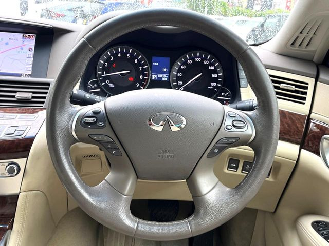 �y�����v�����X�e�A�����O�z�㎿�Ȋv���g�p���邱�ƂŁA��ɂ����������݂ƂĂ��^�]���₷���n���h���ł���