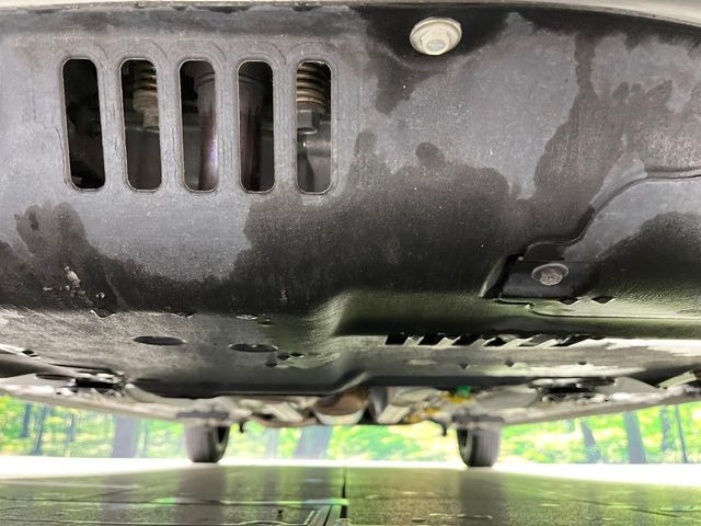 下回りがきれいなうちに、防錆加工の施工がオススメ。降雪地域はもちろん、沿岸部にお住いの方や、趣味でマリン・ウィンタースポーツをされる方にご好評いただいております。