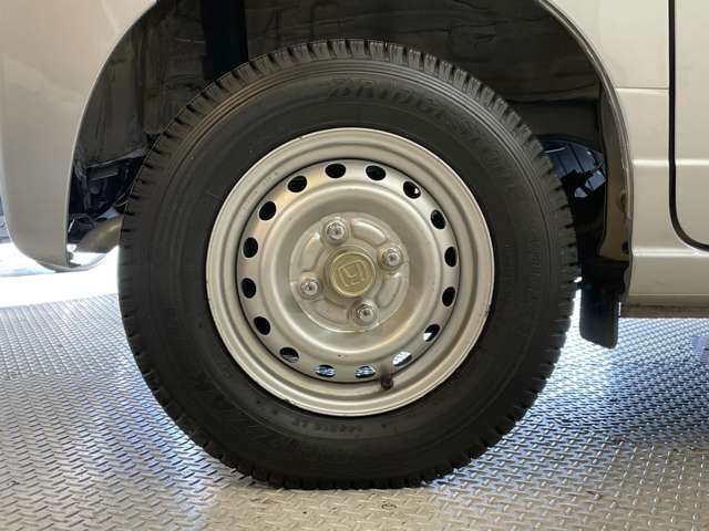 �C���f�B�I�x�R�ł͗l�X�ȃ��[�J�[�̃^�C���A�A���~�z�C�[������舵���Ă���܂�!�������X�^�b�h���X�^�C�����i���ł��񋟉\!!