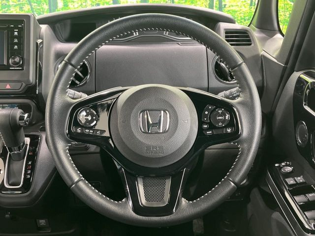 ステアリングも使用感が少なく、きれいな状態となっております♪