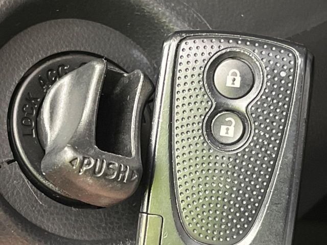 �y�L�[�t���[�V�X�e���z�J�o����|�P�b�g�ɓ��ꂽ�܂܂ł��h�A�̎{���E�������\�ȃX�}�[�g�L�[�𑕔��B�G���W���̃I���E�I�t�����J�M�����o���K�v����������Ƃ��Ă��֗��ł���