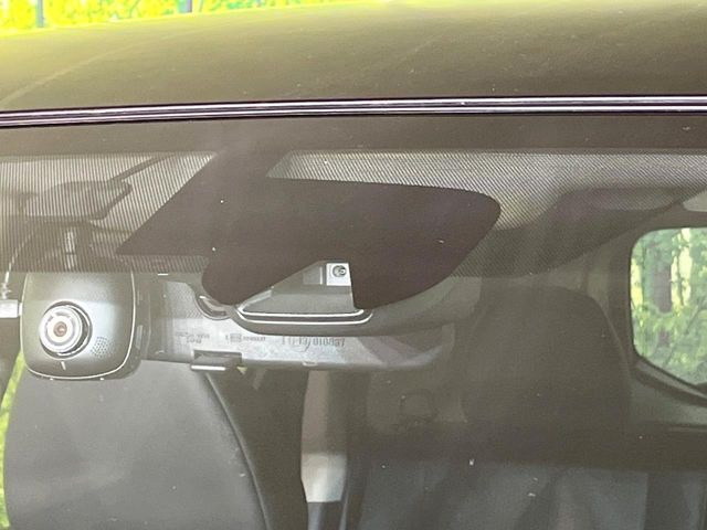 �y�G�}�[�W�F���V�[�u���[�L�z���s���ɑO���̎ԗ�����F�����A�Փ˂������Ȏ��͌x��ƃu���[�L�ŏՓˉ���Ɣ�Q�y�����A�V�X�g�B�����S�Ƀh���C�u�����y���݂��������܂��B