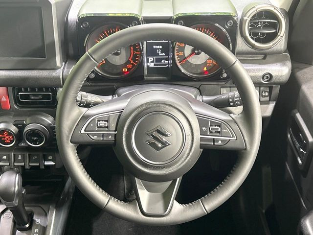 �y�����v�����X�e�A�����O�z�㎿�Ȋv���g�p���邱�ƂŁA��ɂ����������݂ƂĂ��^�]���₷���n���h���ł���