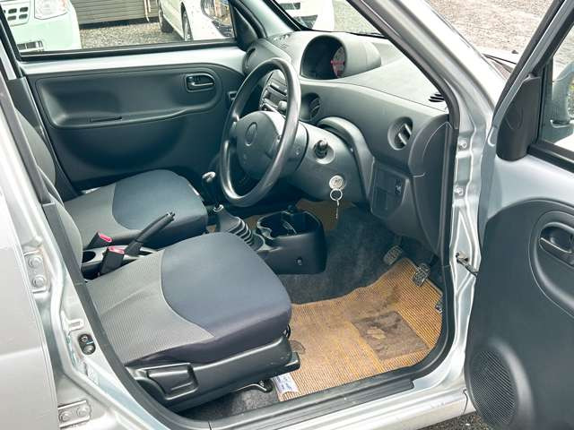 ���X�ł͌y�����Ԃ��畁�ʎԂ܂ŕ��L���I�[�����[�J�[�̎Ԏ�E�F�E�O���[�h��L�x�ɑ����Ă���܂��B