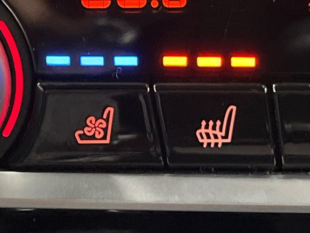 ●シートヒーター&ベンチレーション:冬は冷たく・夏は熱くなりやすいレザーシートのデメリットを軽減してくれます♪季節を問わず快適にお乗りいただけます♪