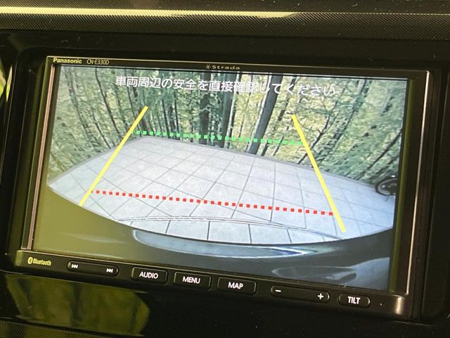 【バックカメラ】駐車時に後方がリアルタイム映像で確認できます。大型商業施設や立体駐車場での駐車時や、夜間のバック時に大活躍!運転スキルに関わらず、今や必須となった装備のひとつです!