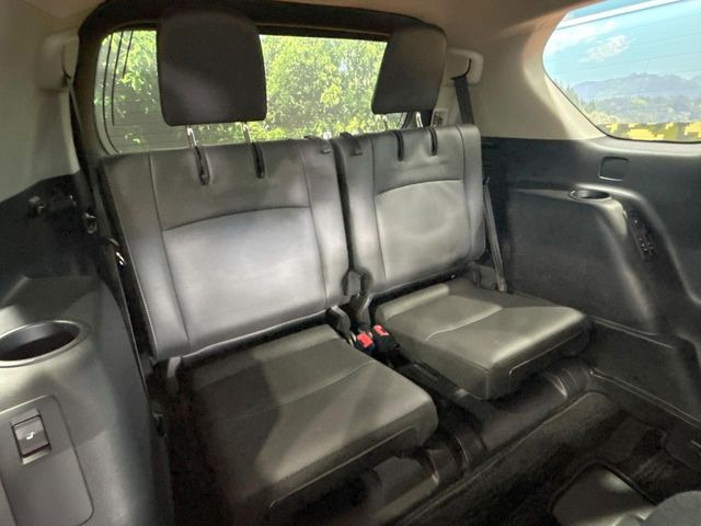3列目シートはもちろん状態良好☆大人でもゆったりと座って頂けますので、大人数でのお出かけもラクラクです♪ご家族で、気の知れた仲間で、ドライブに行くのが楽しみですね♪