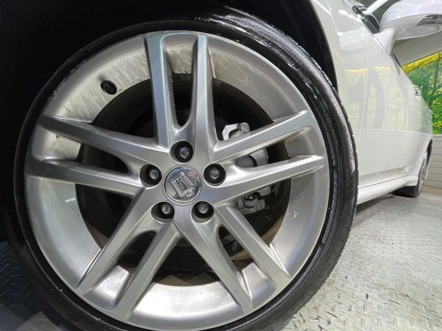 【純正18インチアルミホイール】外観にマッチした純正アルミホイールを装着しております。各種社外アルミホイールや、スタッドレスタイヤも取扱いしております。是非ご相談ください♪
