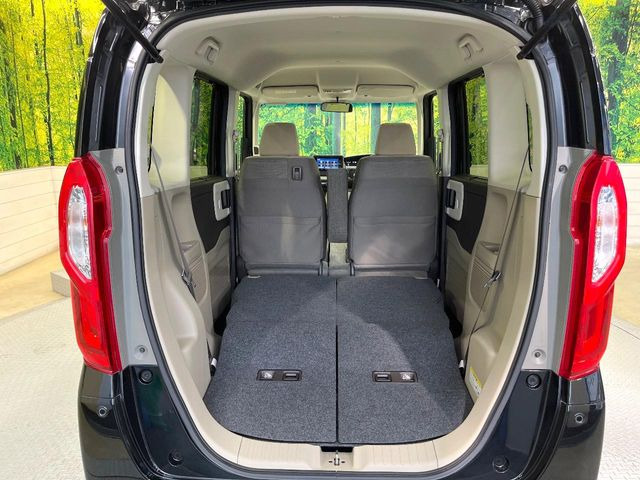 普段のお買い物や通勤、送迎等に十分な荷室スペースを確保しております。セカンドシートを倒すと、大きな荷物の積載も可能です♪