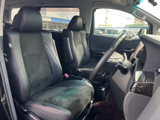 運転席シート廻りは使用感も少なく、良好な状態となっています。丁寧に使われていたことがよくわかりますね。