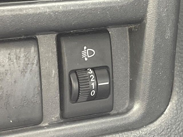 �w�b�h���C�g���x���C�U�[���ڎԂɂȂ�܂��̂ŁA���C�g�̈ʒu�����₷�������ɒ����\�ł���