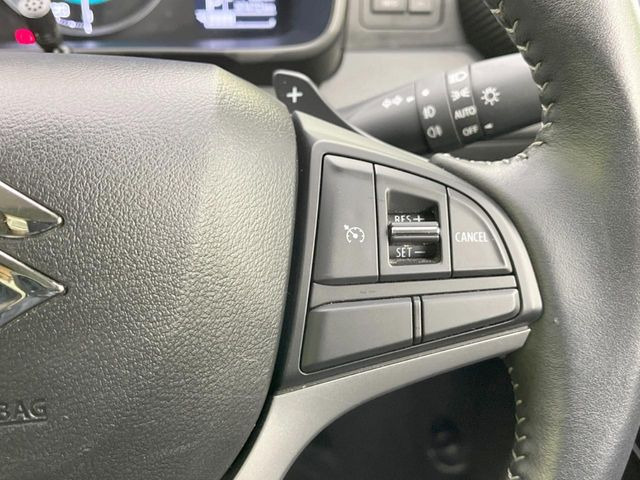 【クルーズコントロール】高速道路もラクラク走行。アクセルを離しても一定速度で走行ができ、長距離運転時の負担を軽減!加速・減速も簡単なスイッチ操作で調整できます。