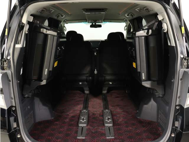 ミニバン最大級のスペース!ご家族、お友達とのキャンプやバーベキューほか、お仕事でも十分な容量が有ります!