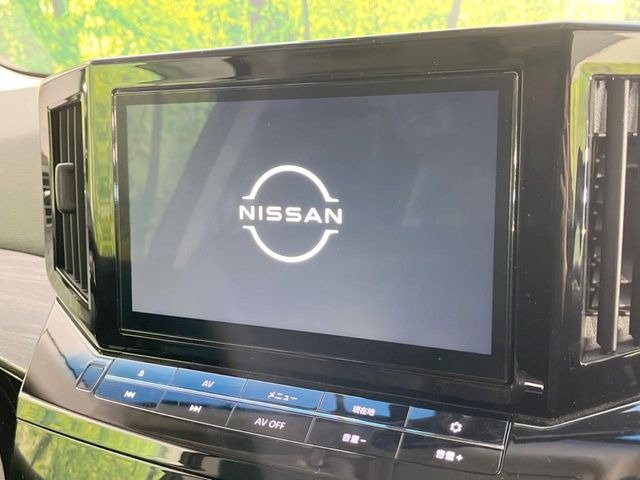 【純正ナビ】人気の純正ナビを装備しております。ナビの使いやすさはもちろん、オーディオ機能も充実!キャンプや旅行はもちろん、通勤や買い物など普段のドライブも楽しくなるはず♪