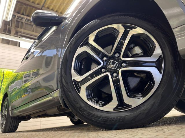 【純正18インチアルミホイール】外観にマッチした純正アルミホイールを装着しております。各種社外アルミホイールや、スタッドレスタイヤも取扱いしております。是非ご相談ください♪