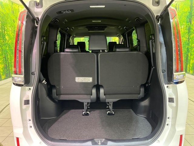 普段のお買い物や通勤、送迎等に十分な荷室スペースを確保しております。セカンドシートを倒すと、大きな荷物の積載も可能です♪