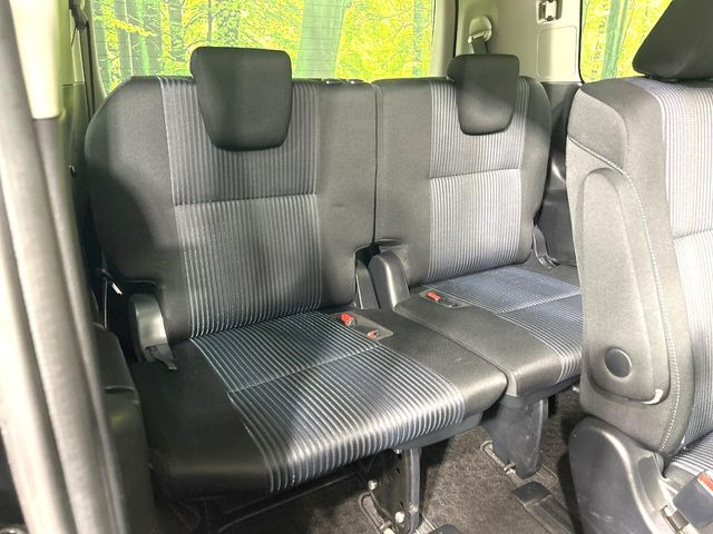 3列目シートはもちろん状態良好☆大人でもゆったりと座って頂けますので、大人数でのお出かけもラクラクです♪ご家族で、気の知れた仲間で、ドライブに行くのが楽しみですね♪