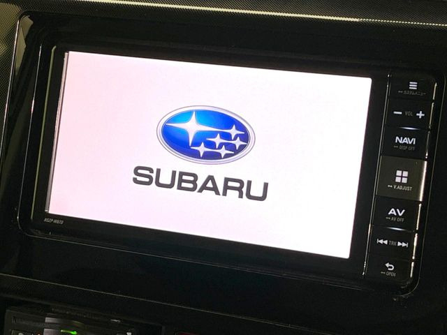 【メーカー純正ナビ】インテリアに溶け込むスタイリッシュな「専用設計」メーカーナビを装備♪視認性や操作性など基本性能にも優れ、より上質なカーライフをお楽しみいただけます。