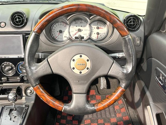 【MOMO製ウッドコンビステアリング】高級感ある木目調パーツを採用した手に良く馴染むコンビハンドル。運転席廻りの雰囲気も一気に豪華になります!