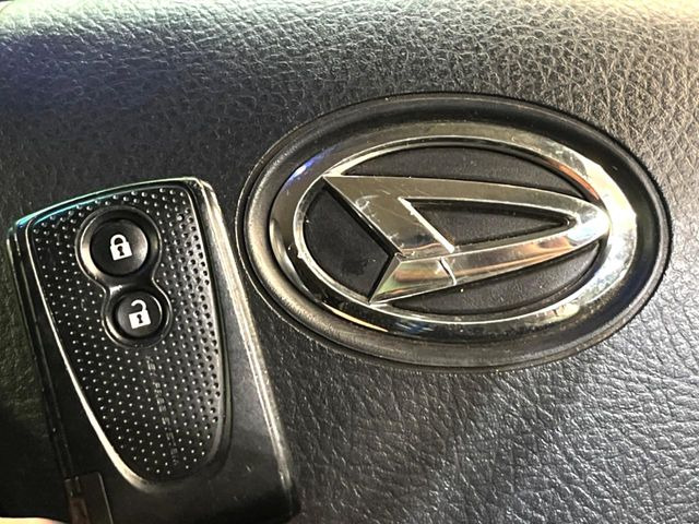 �y�L�[�t���[�V�X�e���z�J�o����|�P�b�g�ɓ��ꂽ�܂܂ł��h�A�̎{���E�������\�ȃX�}�[�g�L�[�𑕔��B�G���W���̃I���E�I�t�����J�M�����o���K�v����������Ƃ��Ă��֗��ł���