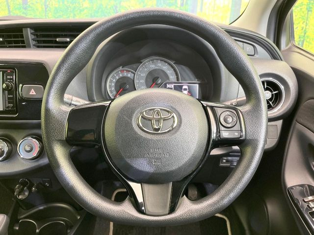 インテリアに合わせたデザインのステアリングは、運転される方のことも考え、運転しやすい形状、大きさです。是非一度、実際に触ってお確かめください。