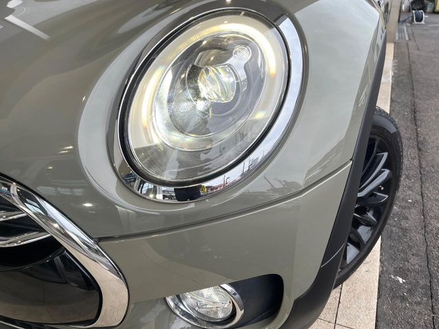 ●ヘッドライト:ヘッドライトは黄ばみも少なく、綺麗な状態を保っております。黄ばみ防止のレンズコーティングの施工も可能でございます。